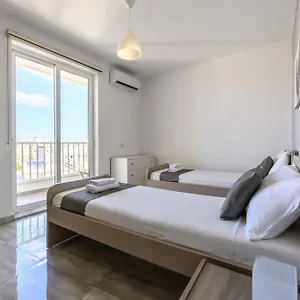 F9 3, Private Two Single Beds With Shared Bathroom In Shared Flat Alloggio in famiglia